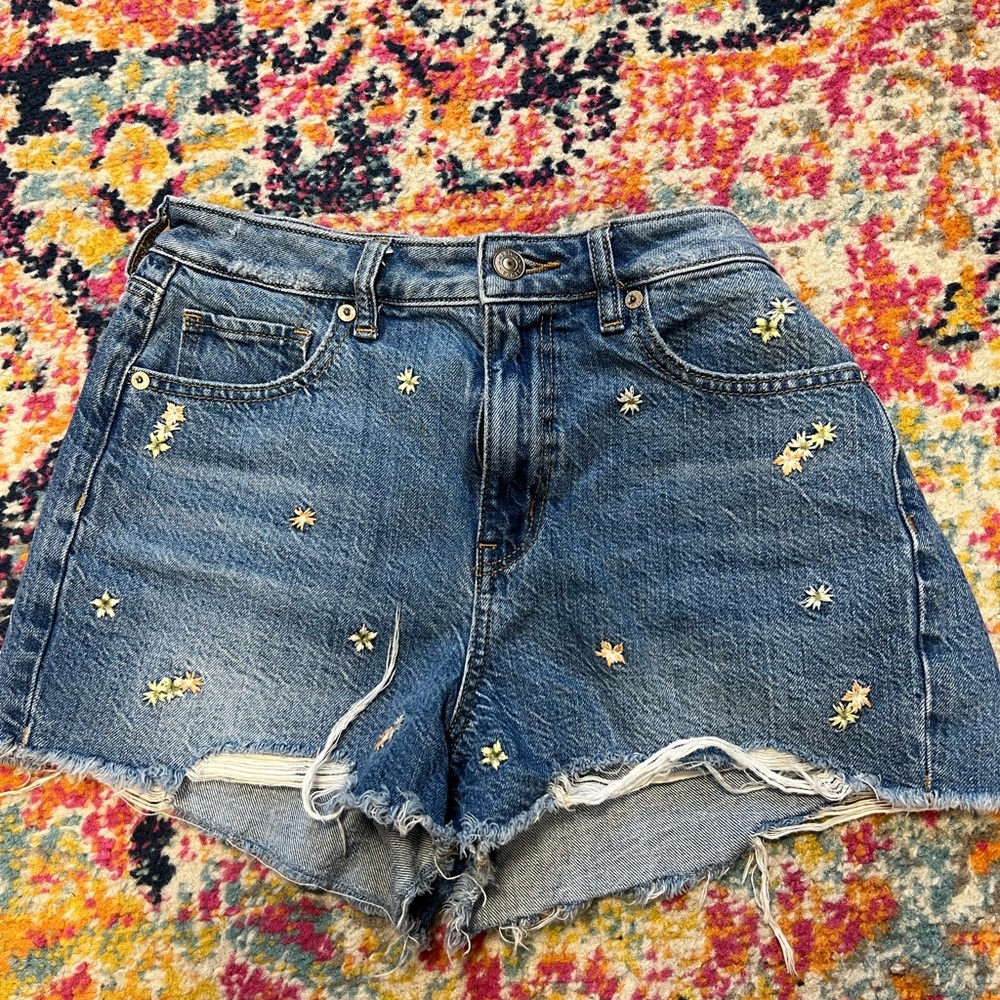 american eagle shorts • size 4 • never worn